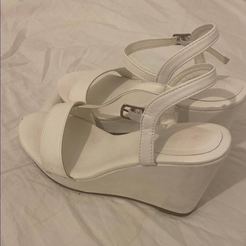Elegant White Wedge Sandals - Picture 1 of 2